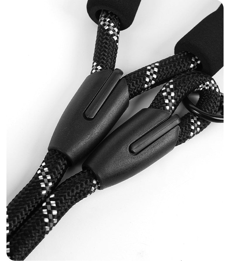 Dog leash for dogs, featuring black reflective nylon, ideal for nighttime walks and heavy-duty use